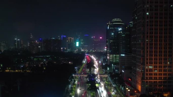 雅加达城市夜间照明市中心繁忙交通街大道航空全景4k印度尼西亚