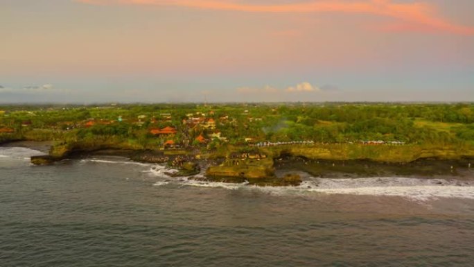 日落天空巴厘岛著名海岸线寺庙拥挤旅游场所空中延时全景4k印度尼西亚