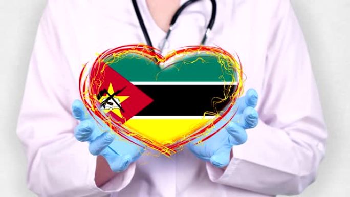 特写。医生穿着医用白大褂，蓝色手套手握着莫桑比克国旗的跳动心。医生与全球流行病作斗争的概念，冠状病毒
