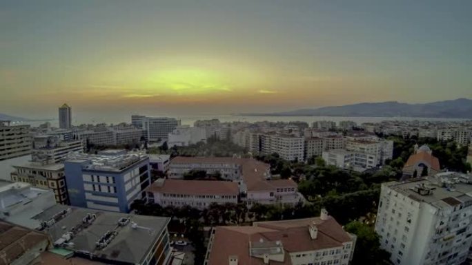 夏季土耳其伊兹密尔市日落的延时电影