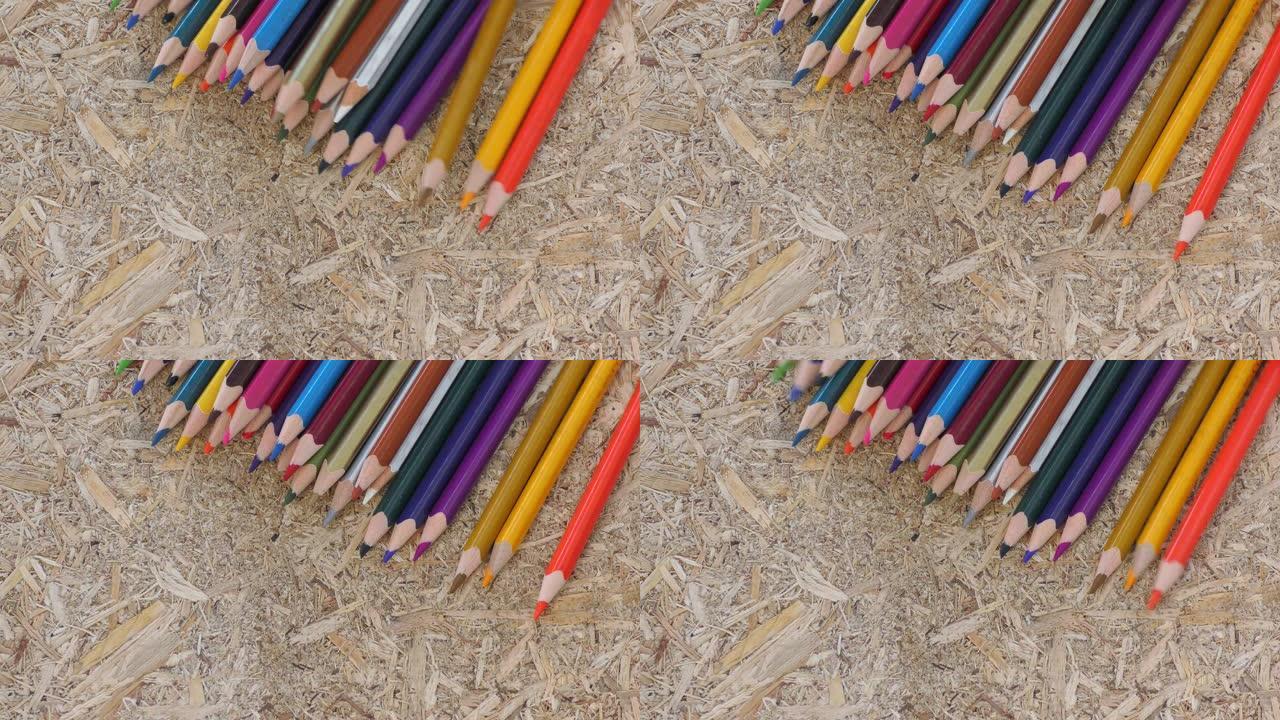 粗糙表面的多色铅笔。