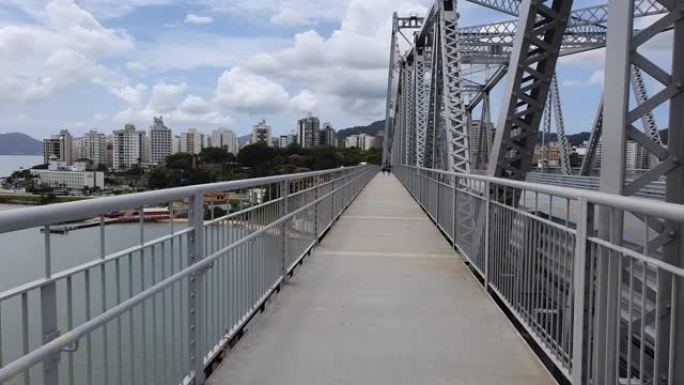 弗洛里亚诺波利斯的新赫西利奥·卢斯桥。