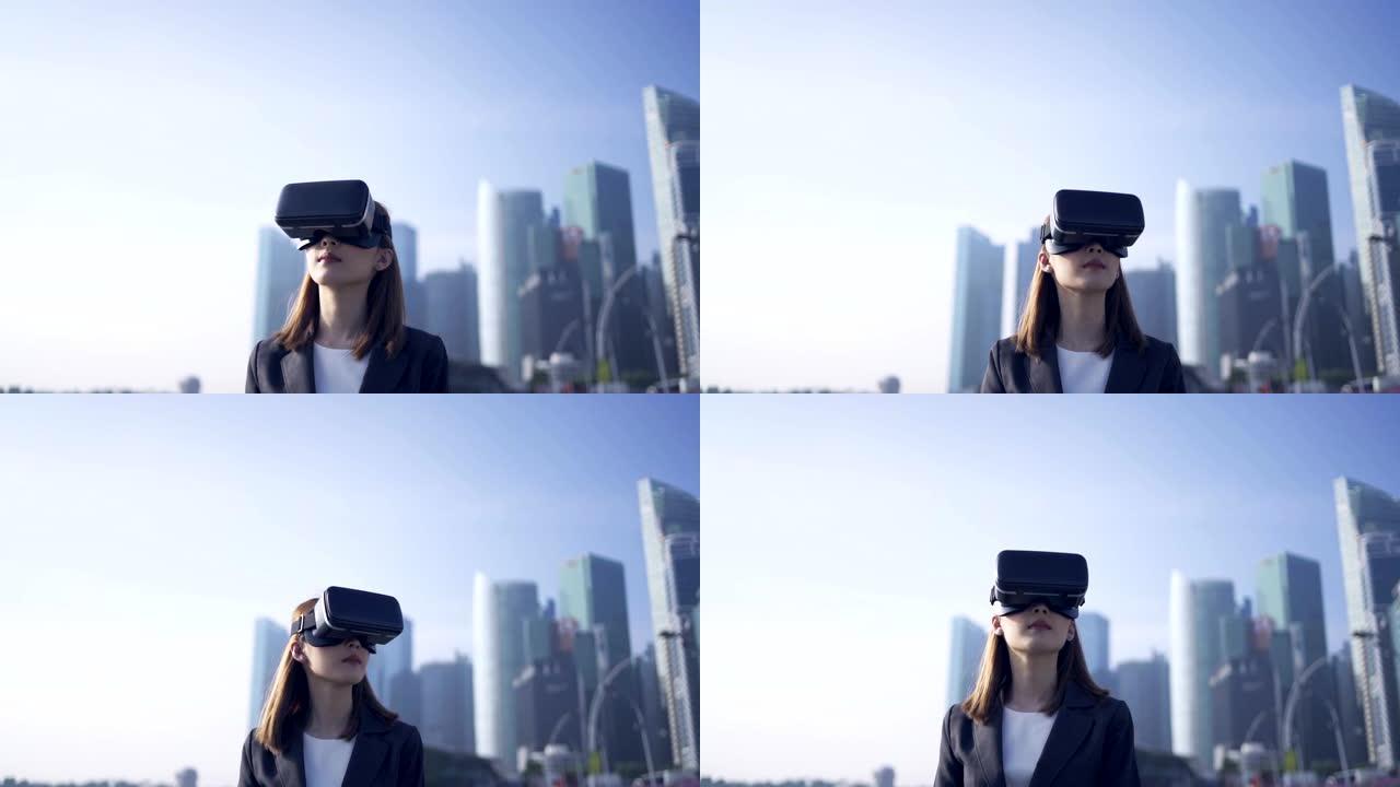 未来就是现在。在新加坡旅行时使用虚拟现实设备的女人。