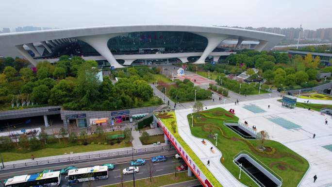 杭州上城区火车东站进站口风景航拍