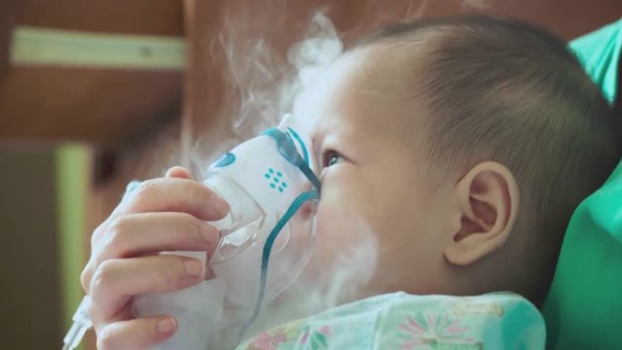 4K，新型冠状病毒肺炎效果，雾化器治疗生病的婴儿。