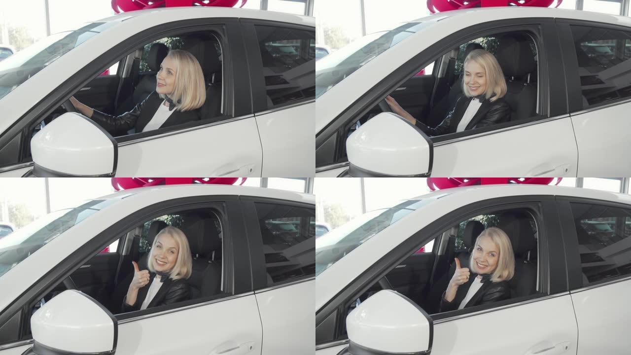 快乐的女人坐在她的新车上竖起大拇指