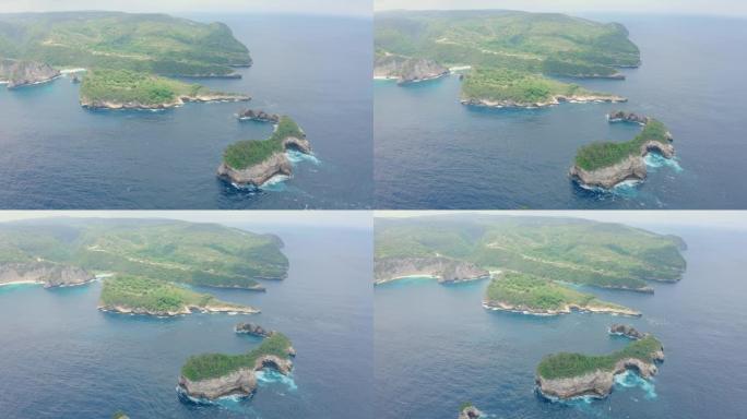 被海洋冲刷的热带岛屿的鸟瞰图，Atuh海滩。努沙佩尼达，巴厘岛