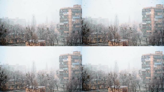 窗外降雪，苏联老房子