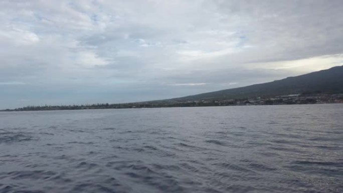 夏威夷大岛凯鲁瓦-科纳温柔船的海景。夏威夷的西海岸被称为 “科纳一侧”，凯鲁瓦-科纳是这一切的活跃中
