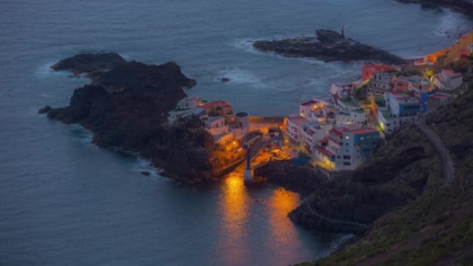 日落黄昏特内里费岛海岸镇俯视图全景延时4k西班牙