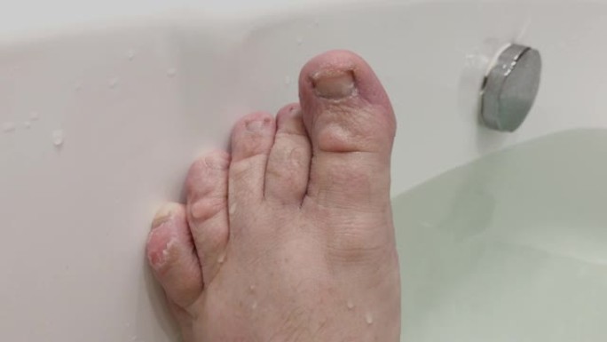 浴室里的脏脚