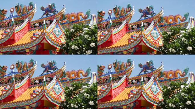 传统东方道教中国寺院寺庙屋顶细节，节日龙装饰。经典的亚洲宗教多色神殿或宝塔在阳光明媚的日子里盛开鸡蛋