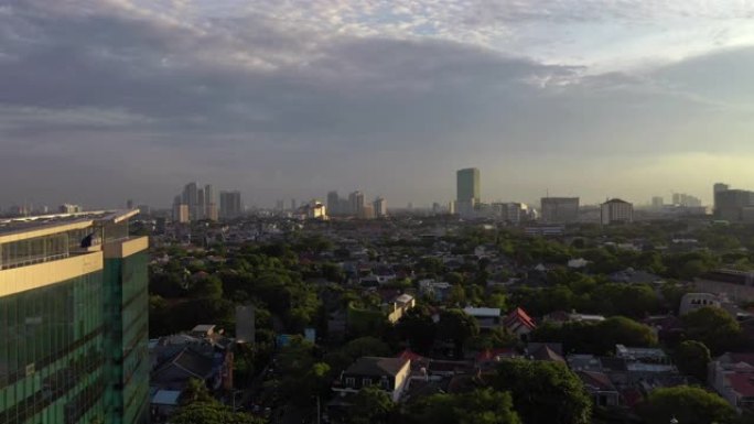 日落太阳灯雅加达市中心豪华私人住宅区航空全景4k印度尼西亚