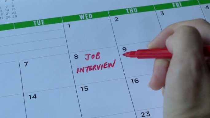 工作面试，日历上用红色标记写的单词。