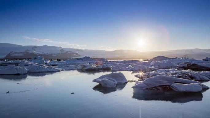 冰岛，Jokulsarlon泻湖，美丽的寒冷景观4k冰岛冰川泻湖湾的延时。4K Timelaspe