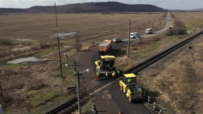 修复道路的鸟瞰图。道路建设。沥青