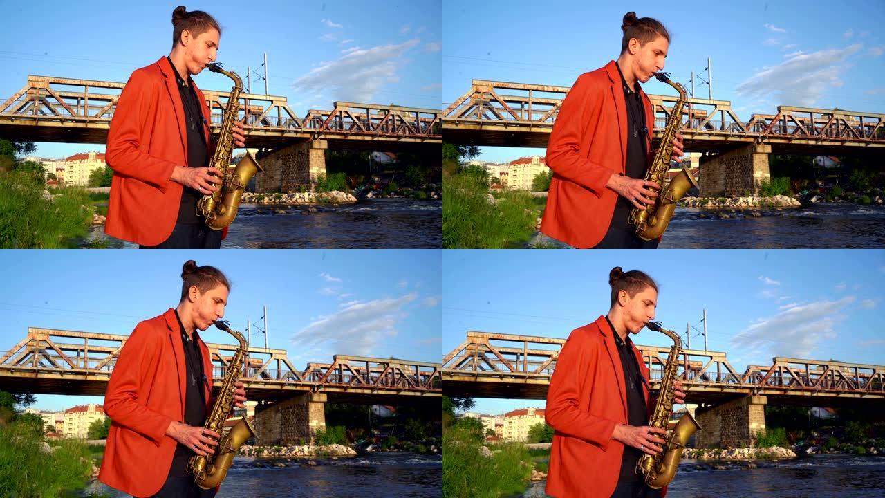 河岸上的年轻萨克斯管演奏家