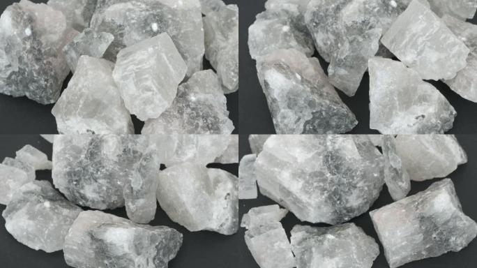 天然岩盐，岩盐块在架子上旋转360度，