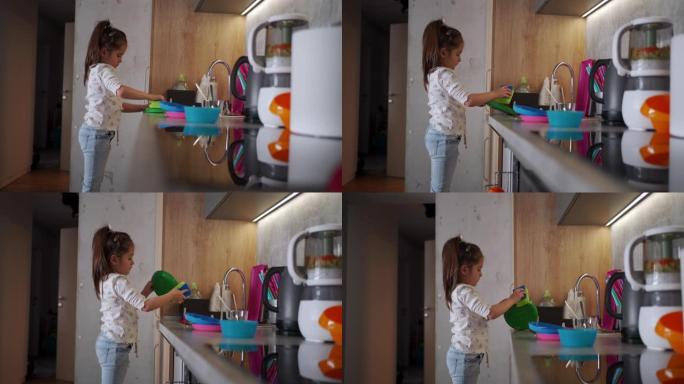 她从小就学会了如何负责，所以现在她可以在厨房里做家务了