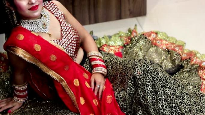 穿着传统婚纱的美丽年轻印度新娘