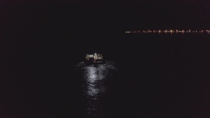海上夜间客船
