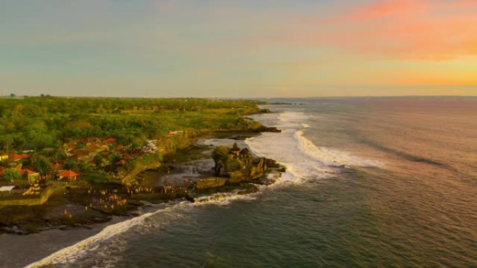 晴天巴厘岛著名海岸线寺庙热门旅游场所空中延时全景4k印度尼西亚