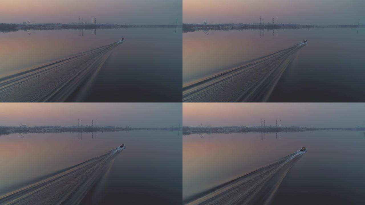 日落之后或日出之前乘摩托艇。空中早晨或傍晚。五颜六色