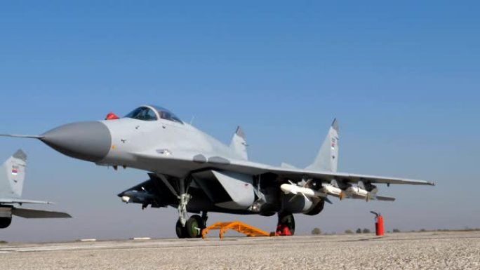 放大俄罗斯超音速军用飞机MiG 29的真实战争导弹