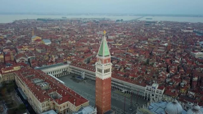 意大利日出时的威尼斯鸟瞰图
