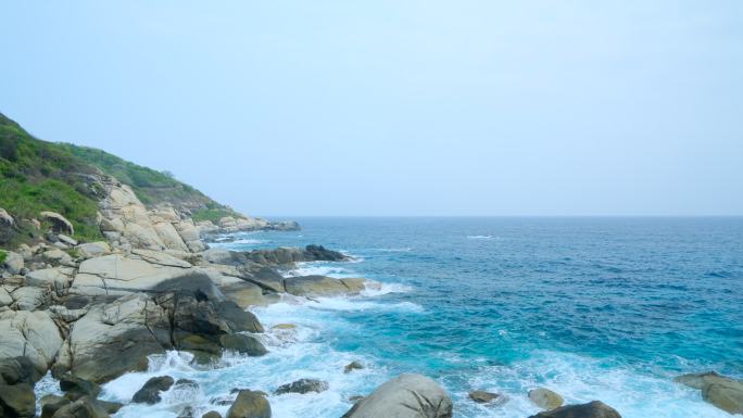 海浪拍打礁石岩石 波涛汹涌 惊涛拍岸