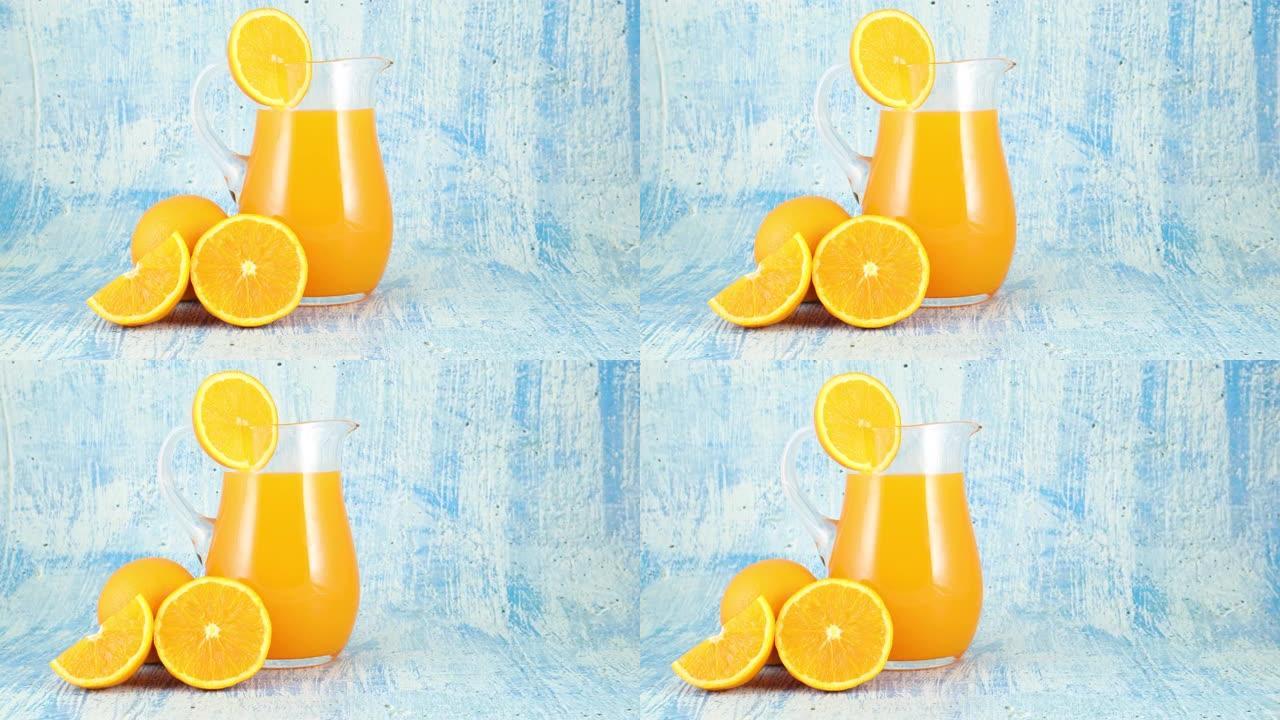 在水罐中提点橙汁，在蓝色背景上放新鲜橙片