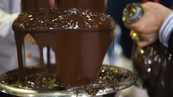 巧克力回火机融化巧克力的特写