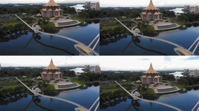 沙捞越立法大楼或称为“Dewan Undangan Negeri沙捞越”的电影航拍