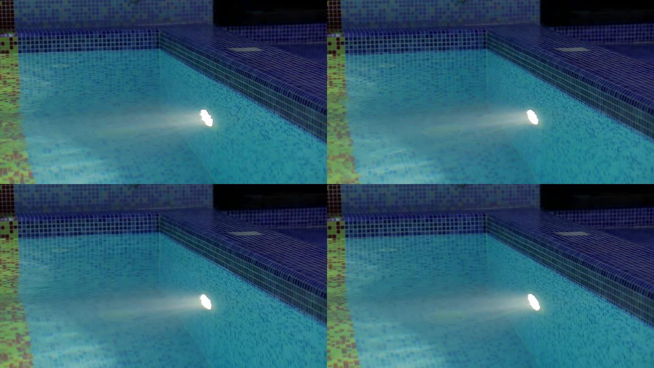 水疗中心带照明的游泳池