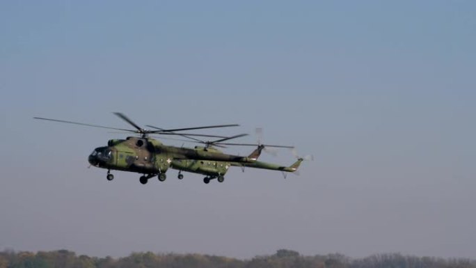 用于运输部队的Mil Mi-17 Hip直升机到达战场