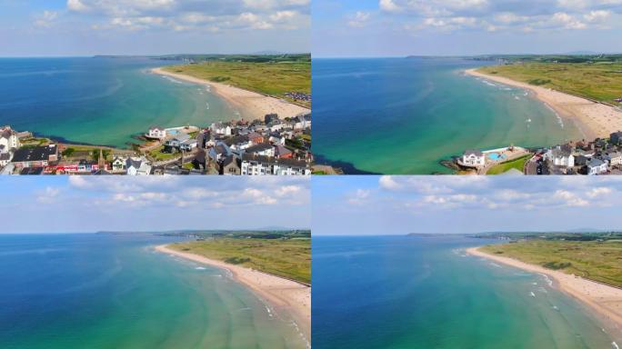 北爱尔兰波特拉什的沙滩和大西洋海岸的鸟瞰图，沿海小镇的俯视图