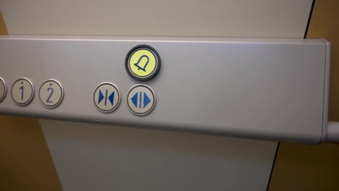 一部电梯中残疾人专用按钮