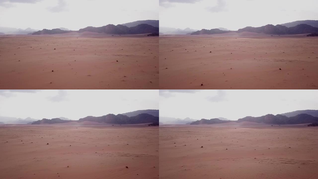 阴天无尽的沙漠山脉全景拍摄