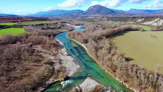 河床。阿拉贡河。西班牙阿拉贡萨拉戈萨。