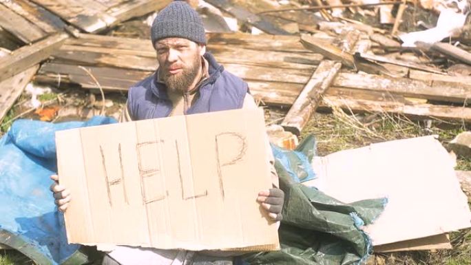 废墟附近的一个无家可归的人带着帮助，在疫情期间帮助穷人和饥饿的人