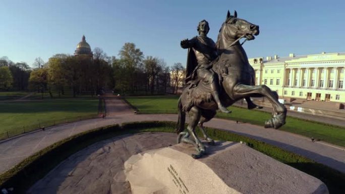鸟瞰图。青铜骑士，圣彼得堡彼得一世的纪念碑。4K。