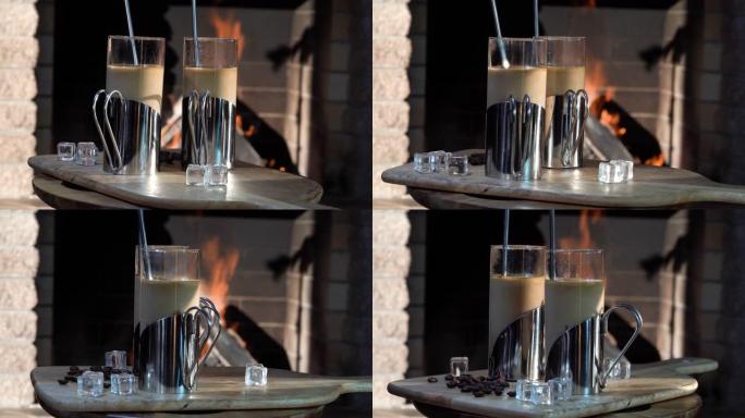 在乡间别墅里，在舒适的壁炉前，一杯加冰的热咖啡。