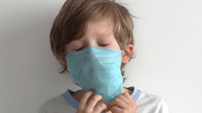 防止冠状病毒。小男孩在她脸上戴上面具。