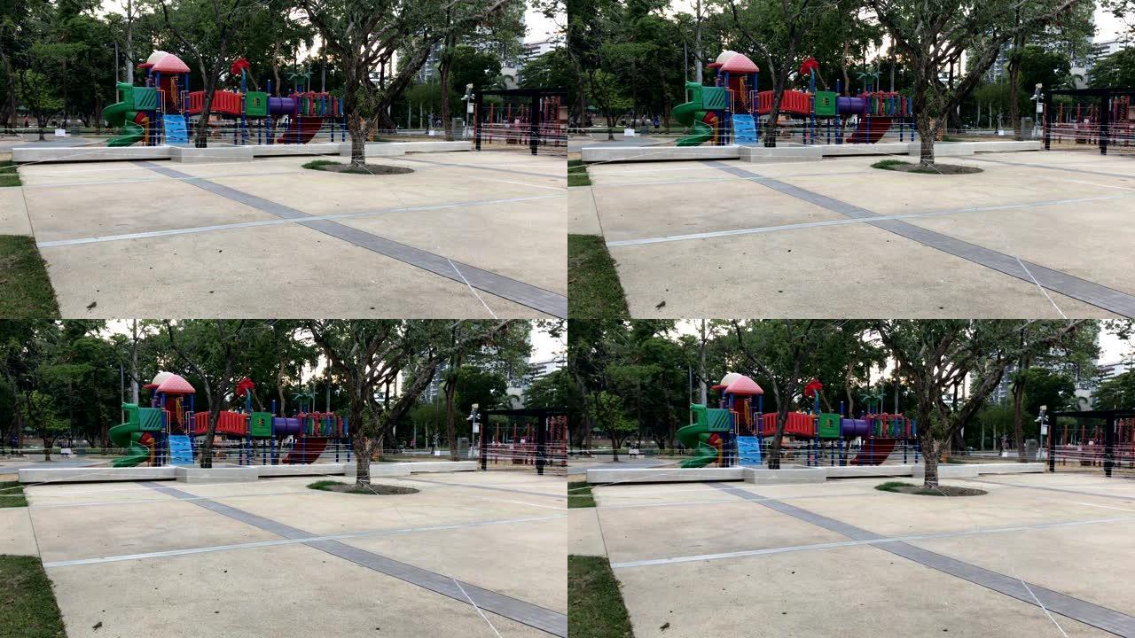 公园的游乐场完全被封锁，以阻止电晕病毒 (新型冠状病毒肺炎) 的传播-泰国曼谷-2020年5月