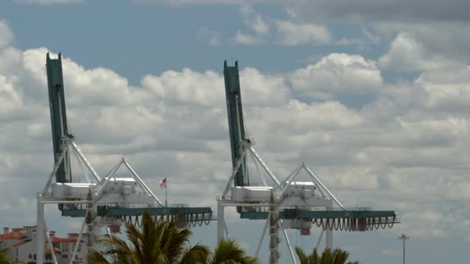 迈阿密港起重机在黑魔法上射击