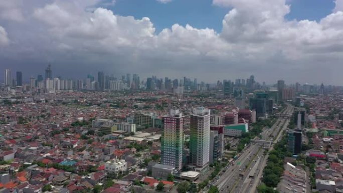 阳光灿烂的一天雅加达市区繁忙的交通道路空中全景4k印度尼西亚