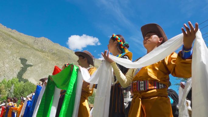 表演队游览景区 藏族节日盛大节 西藏节日