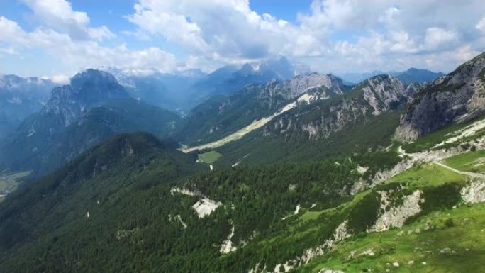 鸟瞰图。飞越斯洛文尼亚的朱利安阿尔卑斯山，曼加特