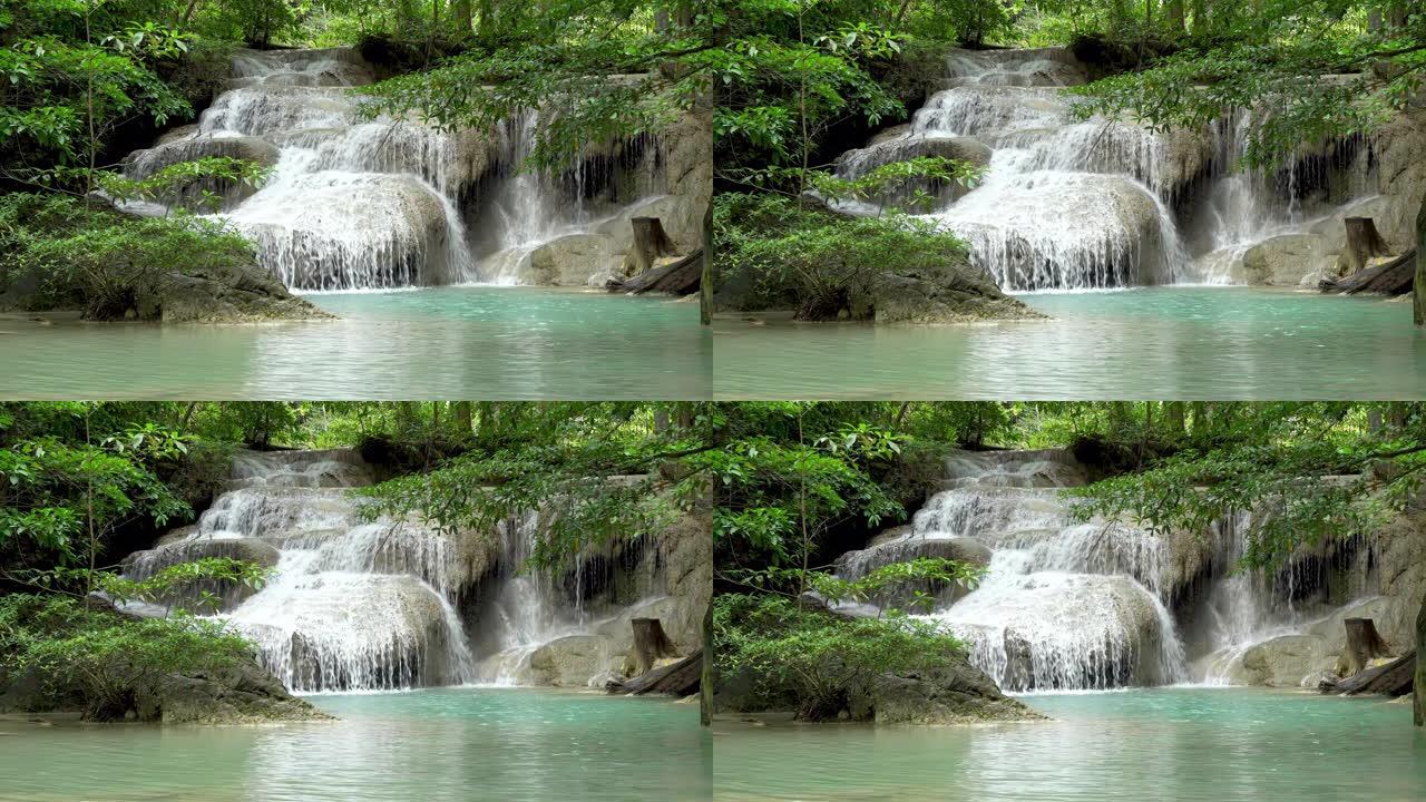 国家公园的四面湾瀑布一级，泰国北碧府著名的旅游胜地。