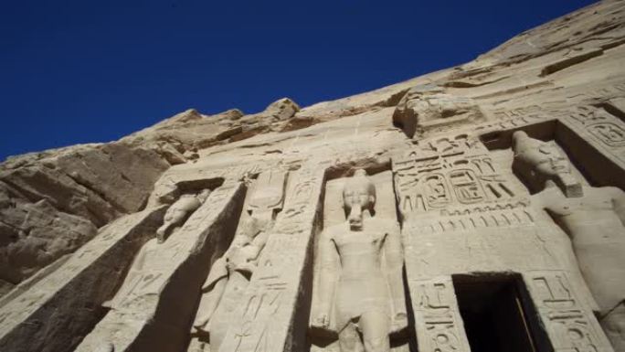 拉美西斯二世国王建造的阿布辛贝神庙立面埃及努比亚地标的潘拍